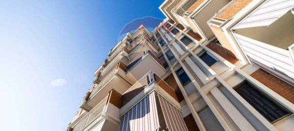 Apartamento de 3 dormitorios en Bari, Italy No. 270524 32