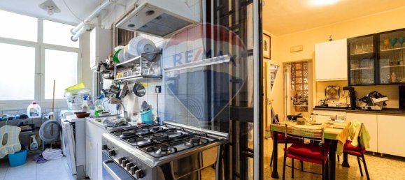 Apartamento de 3 dormitorios en Bari, Italy No. 270524 11