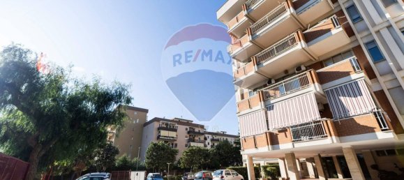 Apartamento de 3 dormitorios en Bari, Italy No. 270524 29
