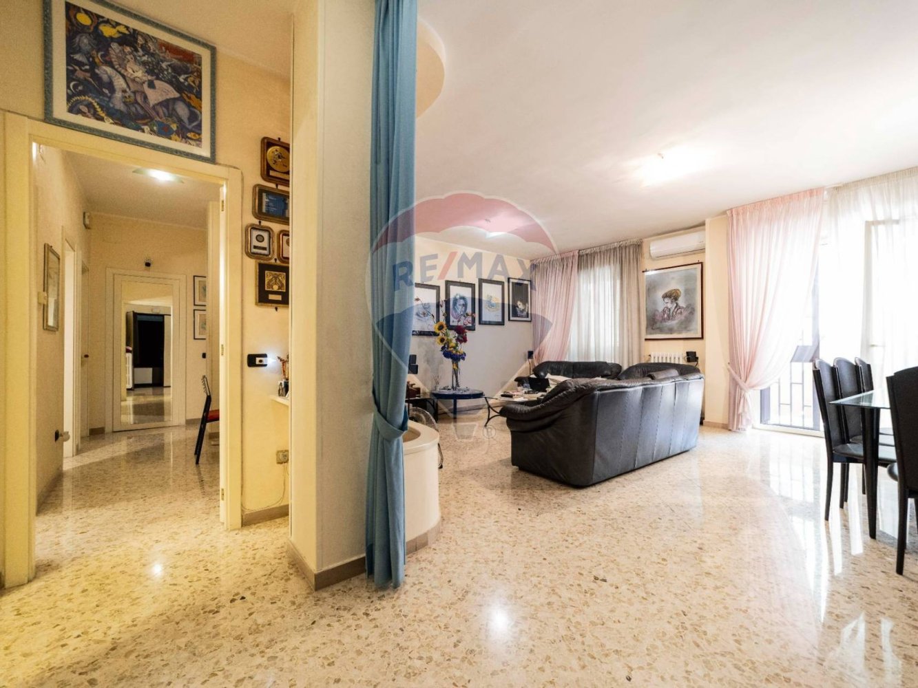 Apartamento de 3 dormitorios en Bari, Italy No. 270524