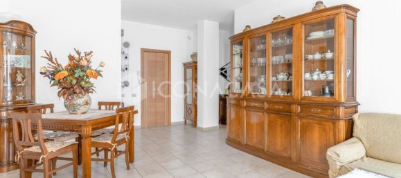 3-salle Appartement à Milan, Italy No. 241475 6