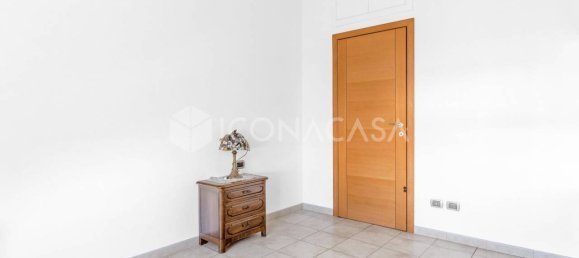 3-salle Appartement à Milan, Italy No. 241475 12