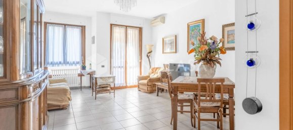 3-salle Appartement à Milan, Italy No. 241475 3