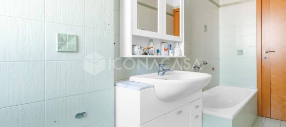 3-salle Appartement à Milan, Italy No. 241475 17