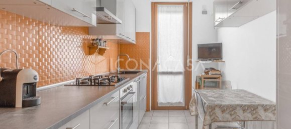 3-salle Appartement à Milan, Italy No. 241475 9