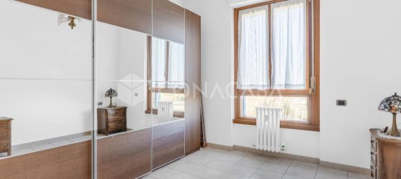 3-salle Appartement à Milan, Italy No. 241475 11