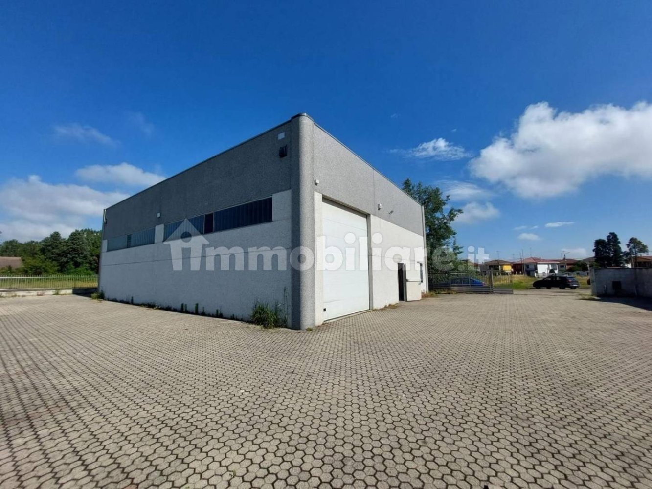 465m² Warehouse in Robbio, Italy No. 316972