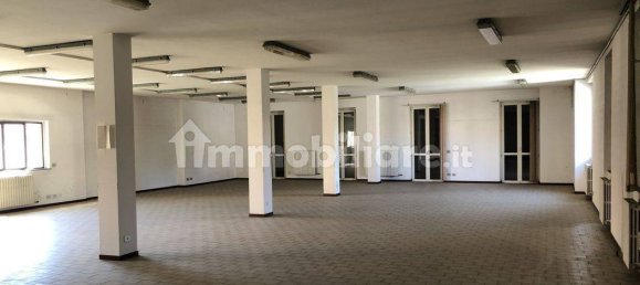 Almacén de 5 habitaciónes en Como, Italy No. 9998 14