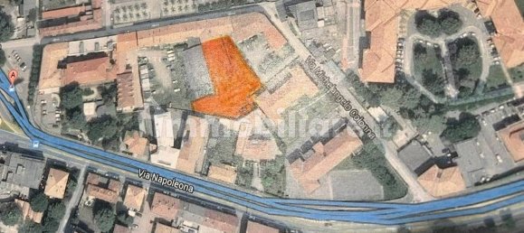 Almacén de 5 habitaciónes en Como, Italy No. 9998 8