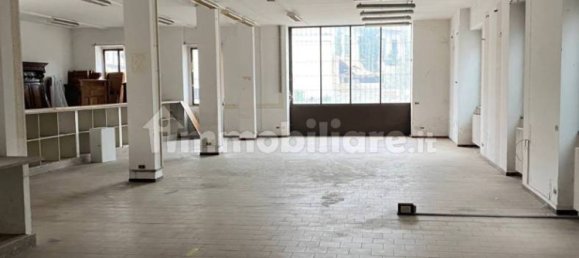 Almacén de 5 habitaciónes en Como, Italy No. 9998 9