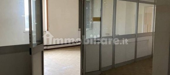 Almacén de 5 habitaciónes en Como, Italy No. 9998 13