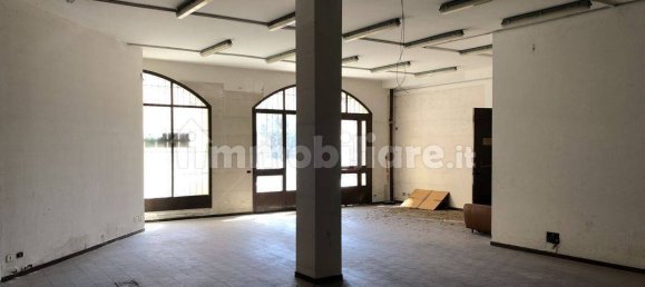 Almacén de 5 habitaciónes en Como, Italy No. 9998 10