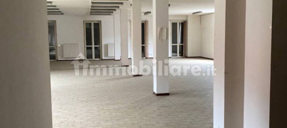 Almacén de 5 habitaciónes en Como, Italy No. 9998 7