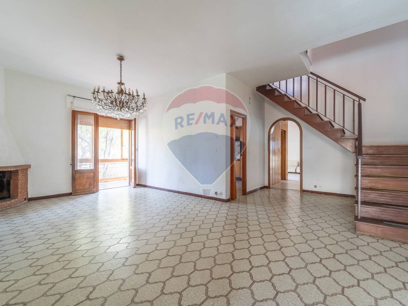 Вилла с 4 спальнями в Фьюмичино, Италия № 392750