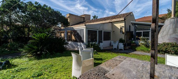 Propiedad comercial de 8 habitaciónes en Mascali, Italy No. 121820 5