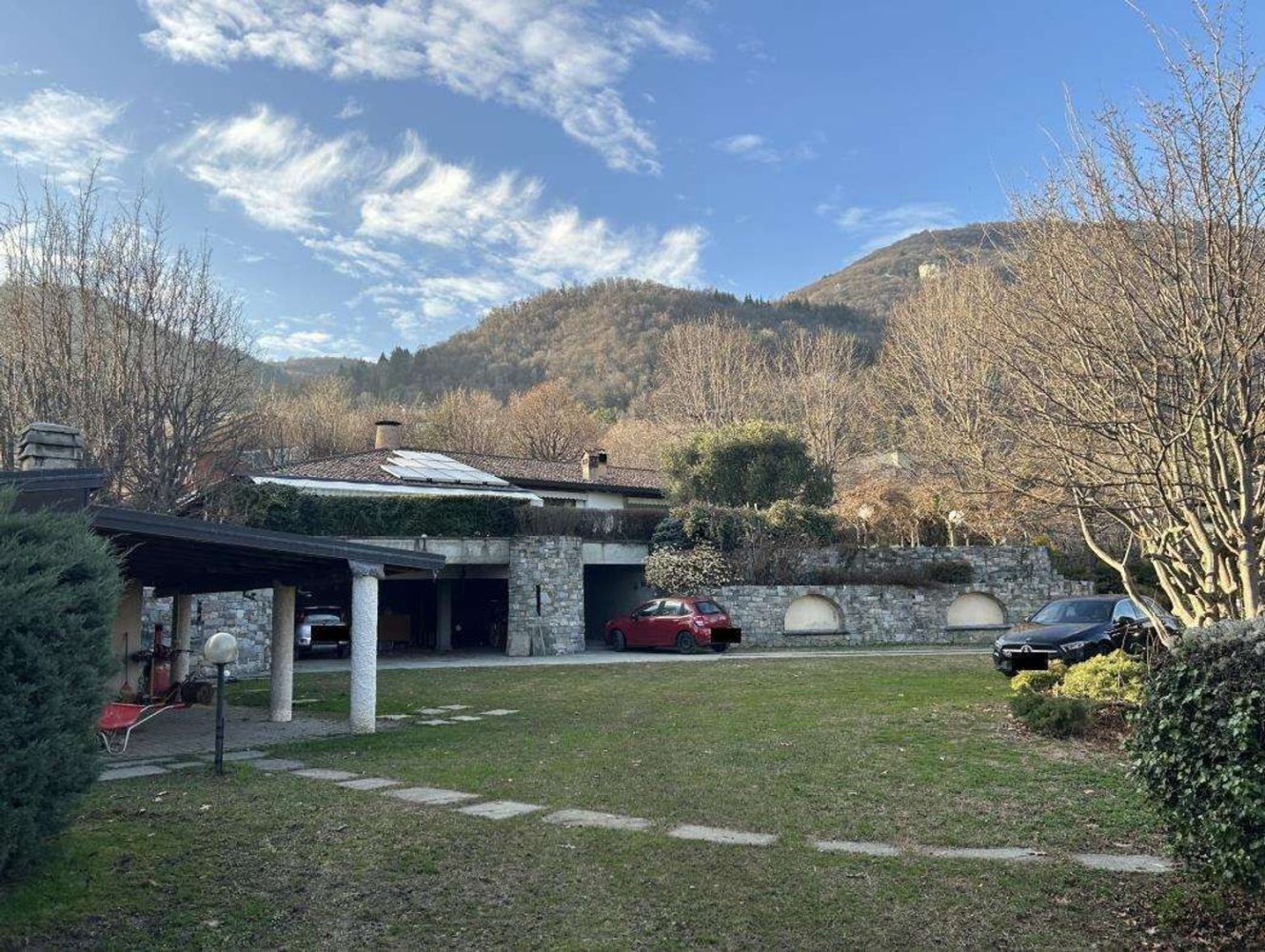 23 rooms Villa in Erba, Italy No. 2853