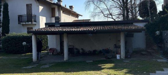 23 rooms Villa in Erba, Italy No. 2853 3