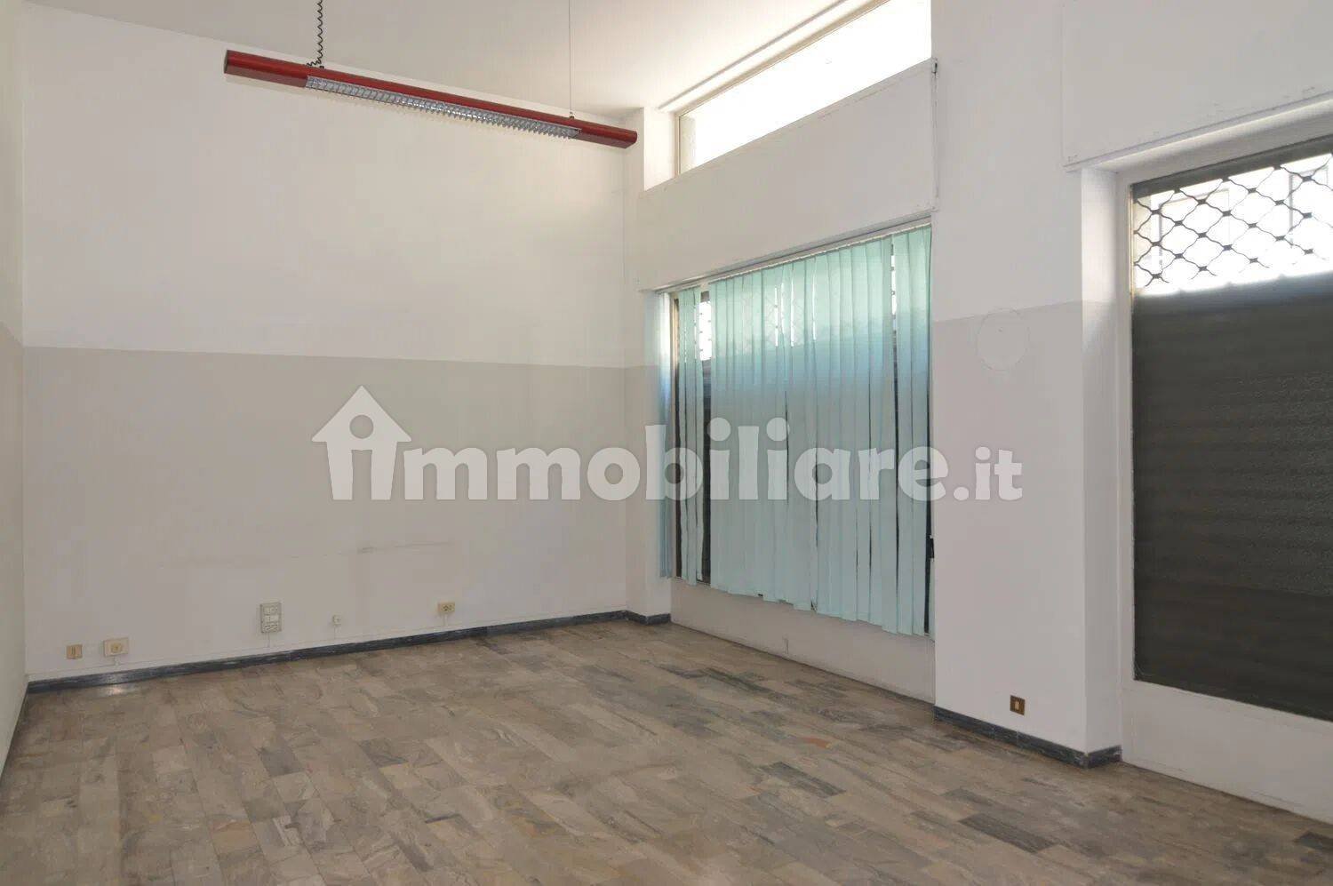 3-Zimmer Gewerbliche Immobilie in Turin, Italy, Nr. 324643