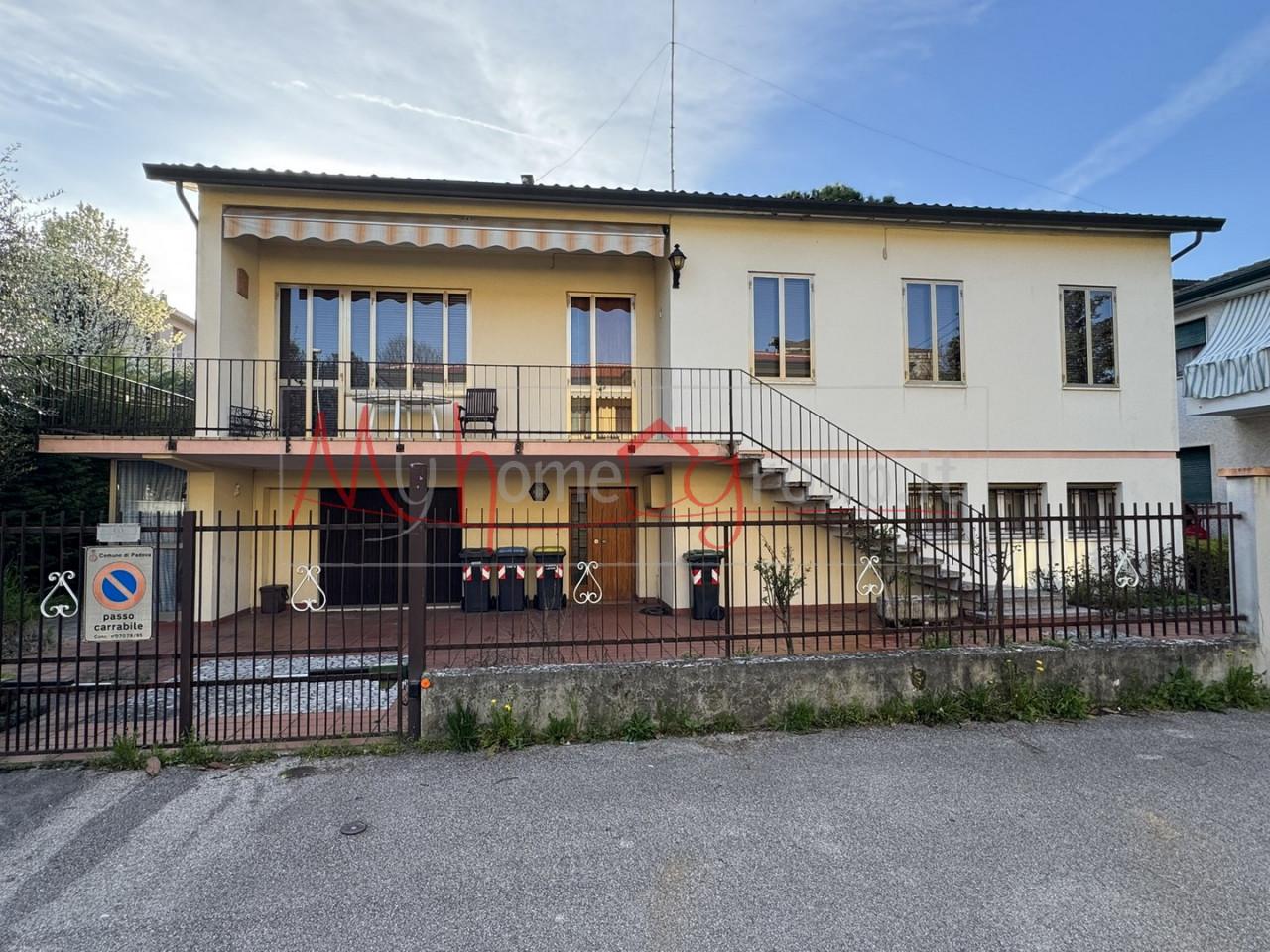 6 rooms House in Padua, Italy No. 8603