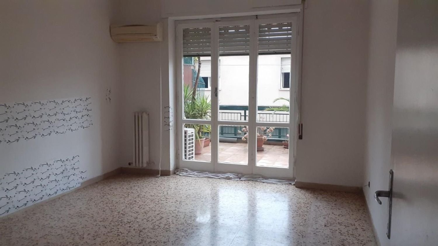 4-Zimmer Wohnung in Massa, Italy, Nr. 39081