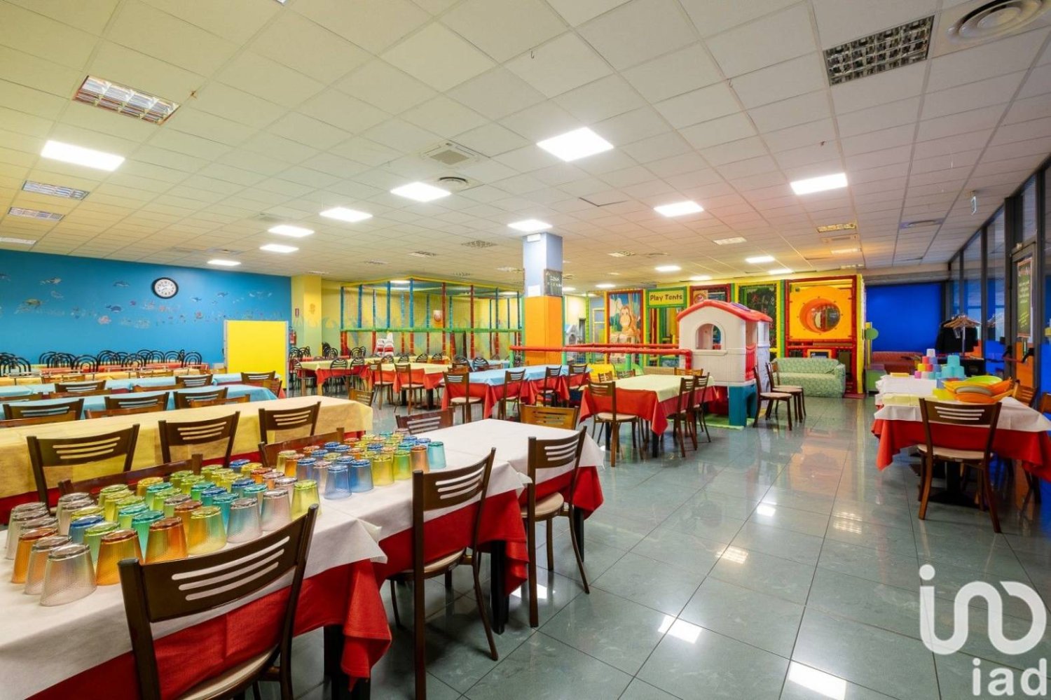 4-salle Propriété commerciale à San Zeno Naviglio, Italy No. 360196