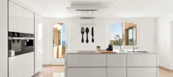 4 bedrooms Commercial property in Vallauris, France No. 724 3