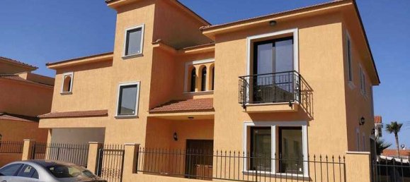 4 bedrooms Villa in Paphos, Cyprus No. 10607 3