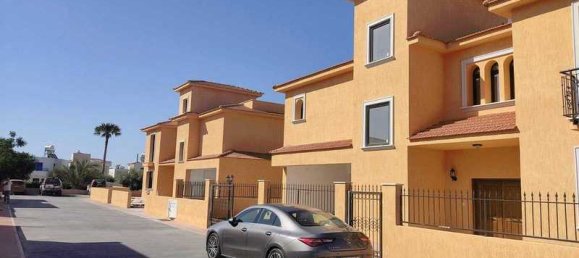 4 bedrooms Villa in Paphos, Cyprus No. 10607 2