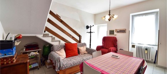 Apartamento de 3 divisões em Oltrona di San Mamette, Italy N.º 313812 12