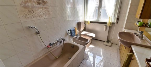 Apartamento de 3 divisões em Oltrona di San Mamette, Italy N.º 313812 8