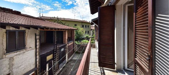 Apartamento de 3 divisões em Oltrona di San Mamette, Italy N.º 313812 5