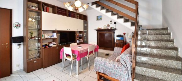 Apartamento de 3 divisões em Oltrona di San Mamette, Italy N.º 313812 11
