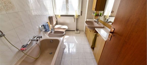 Apartamento de 3 divisões em Oltrona di San Mamette, Italy N.º 313812 16