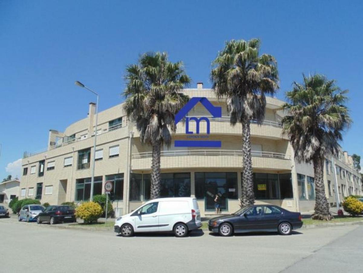 Tienda en Vila Nova de Gaia, Portugal 587 m² No. 8331