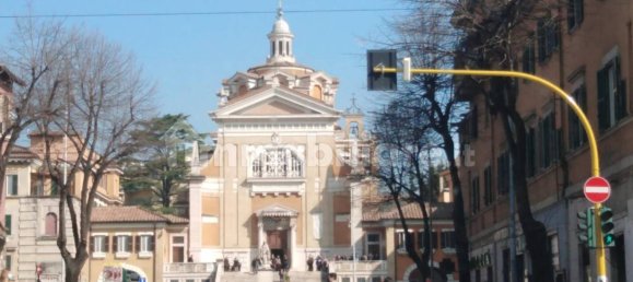 2 rooms Commercial property in Rome, Italy No. 336142 2