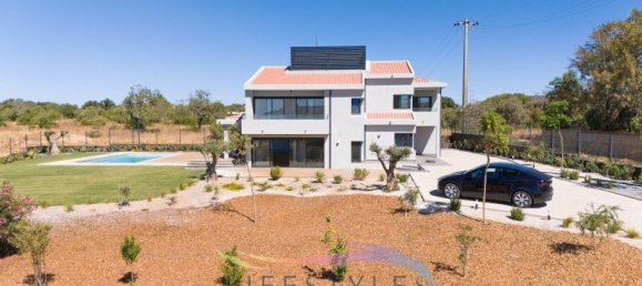 Villa T5 em Quarteira, Portugal N.º 33037 2