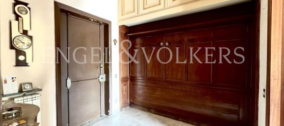 3 bedrooms Apartment in Naples, Italy No. 125700 8