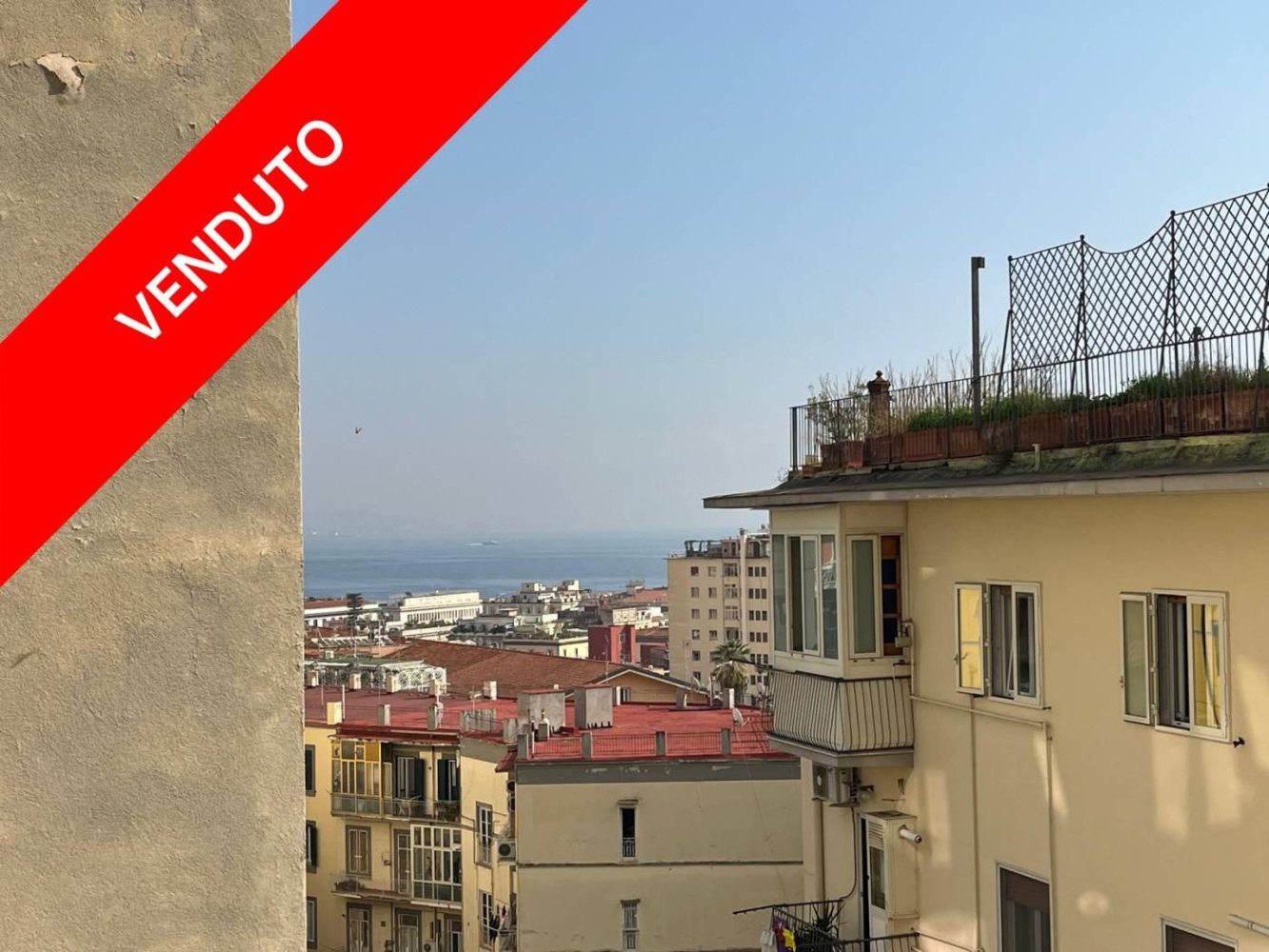 3 bedrooms Apartment in Naples, Italy No. 125700