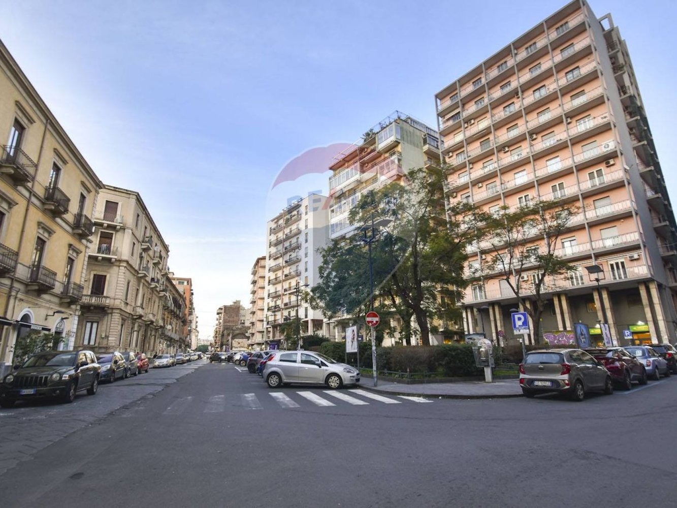 2 rooms Commercial property in Catania, Italy No. 120992