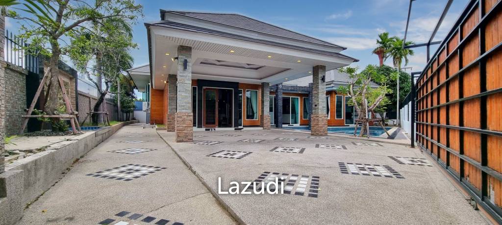 4 bedrooms Villa in Pattaya, Thailand No. 14650