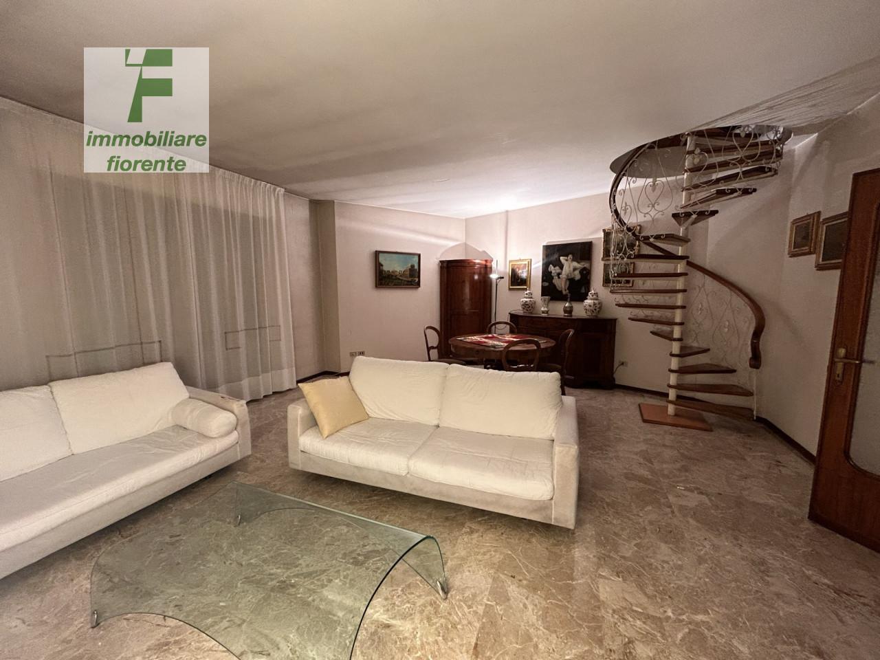 Dúplex de 7 habitaciónes en Padua, Italy No. 235394