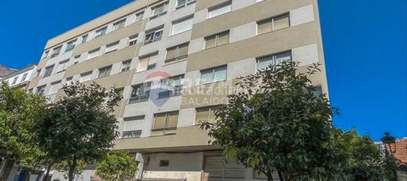 3 bedrooms Apartment in Vigo, Spain No. 190409 2