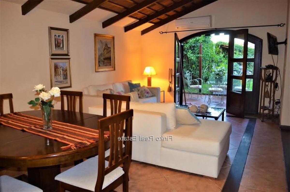 Casa de 3 dormitorios en Montevideo, Uruguay No. 836