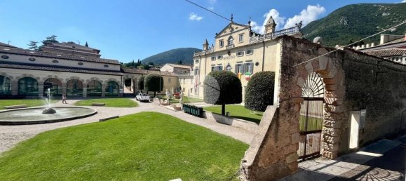 129m² Commercial property in Caprino Veronese, Italy No. 299741 11