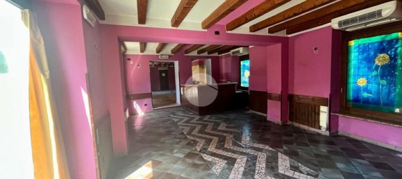 129m² Commercial property in Caprino Veronese, Italy No. 299741 12