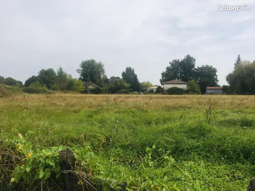 Terreno en Peujard, France 721 m² No. 113721