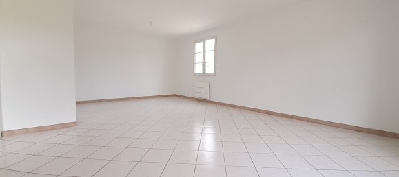 3 bedrooms House in Echire, France No. 357411 5