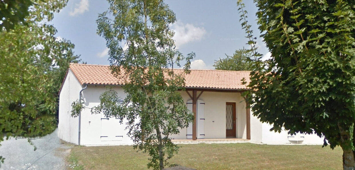 3 bedrooms House in Echire, France No. 357411