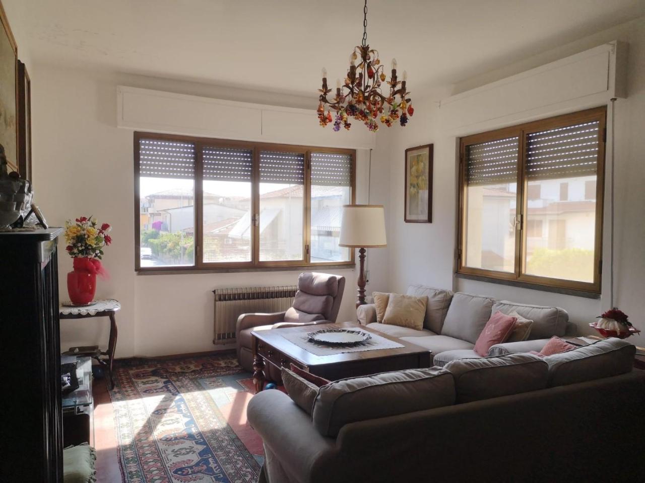 8 rooms Apartment in Viareggio, Italy No. 82071