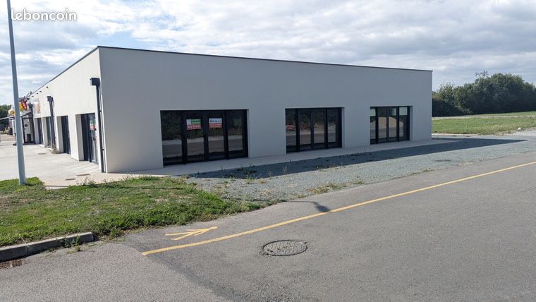 Propiedad comercial en Deux-Sevres, France 235 m² No. 301626